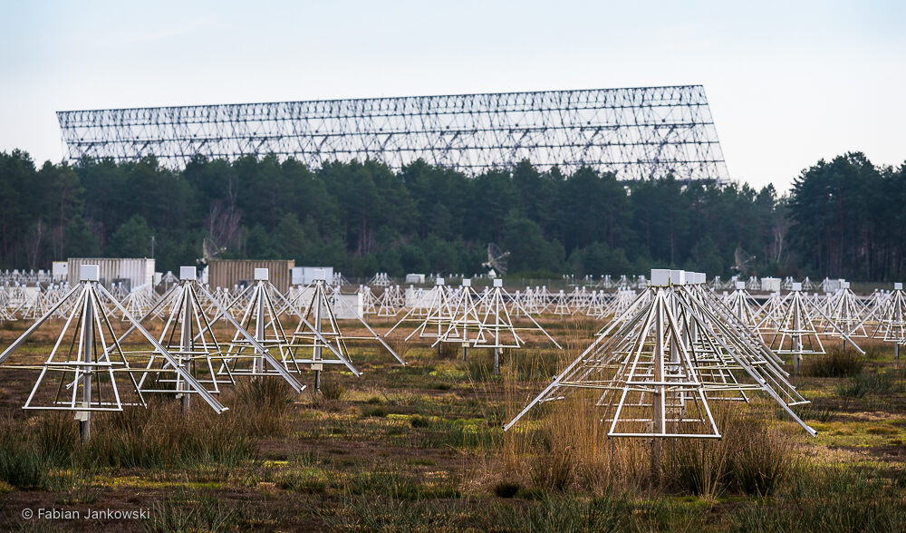 NenuFAR, LOFAR FR606 and NRT.